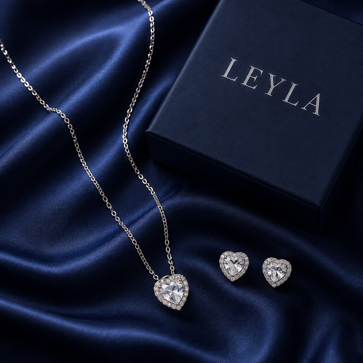 Ensemble collier et boucles cœur blanc argenté