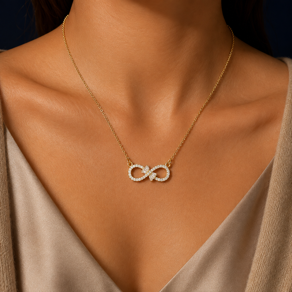 Collier infini pierres blanches doré