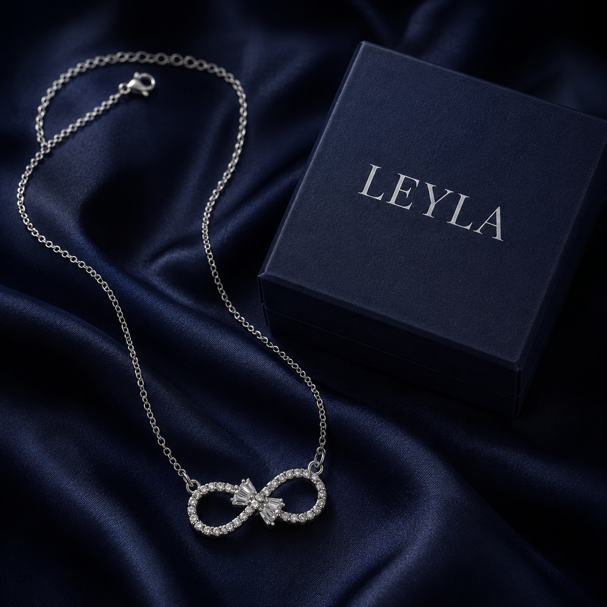 Collier infini pierres blanches argenté