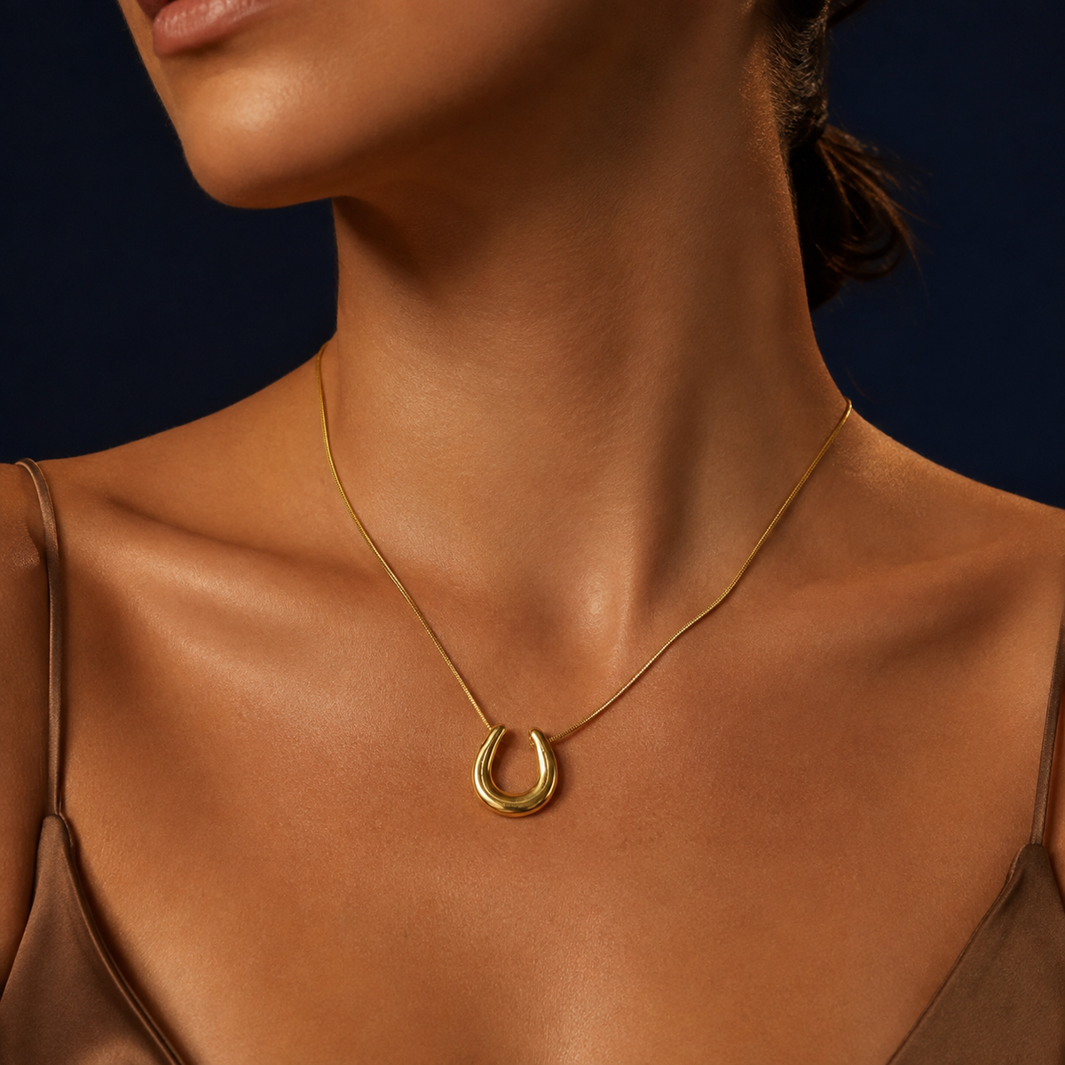 Collier pendentif U doré
