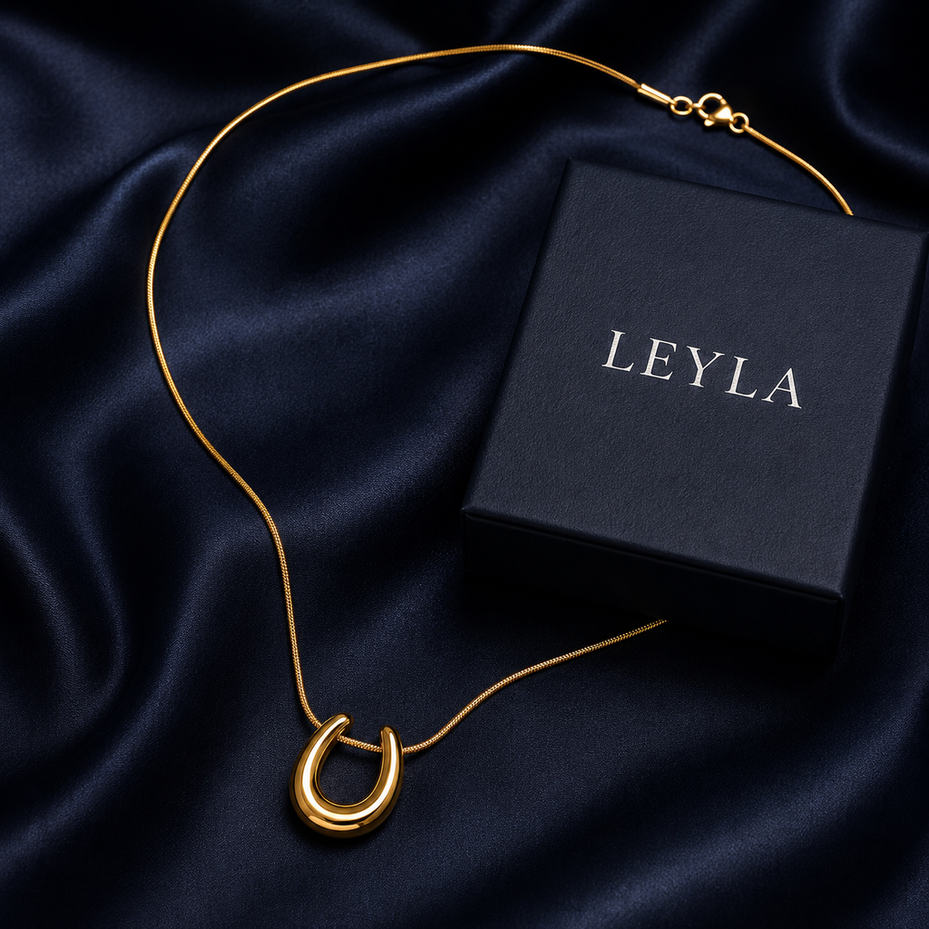 Collier pendentif U doré