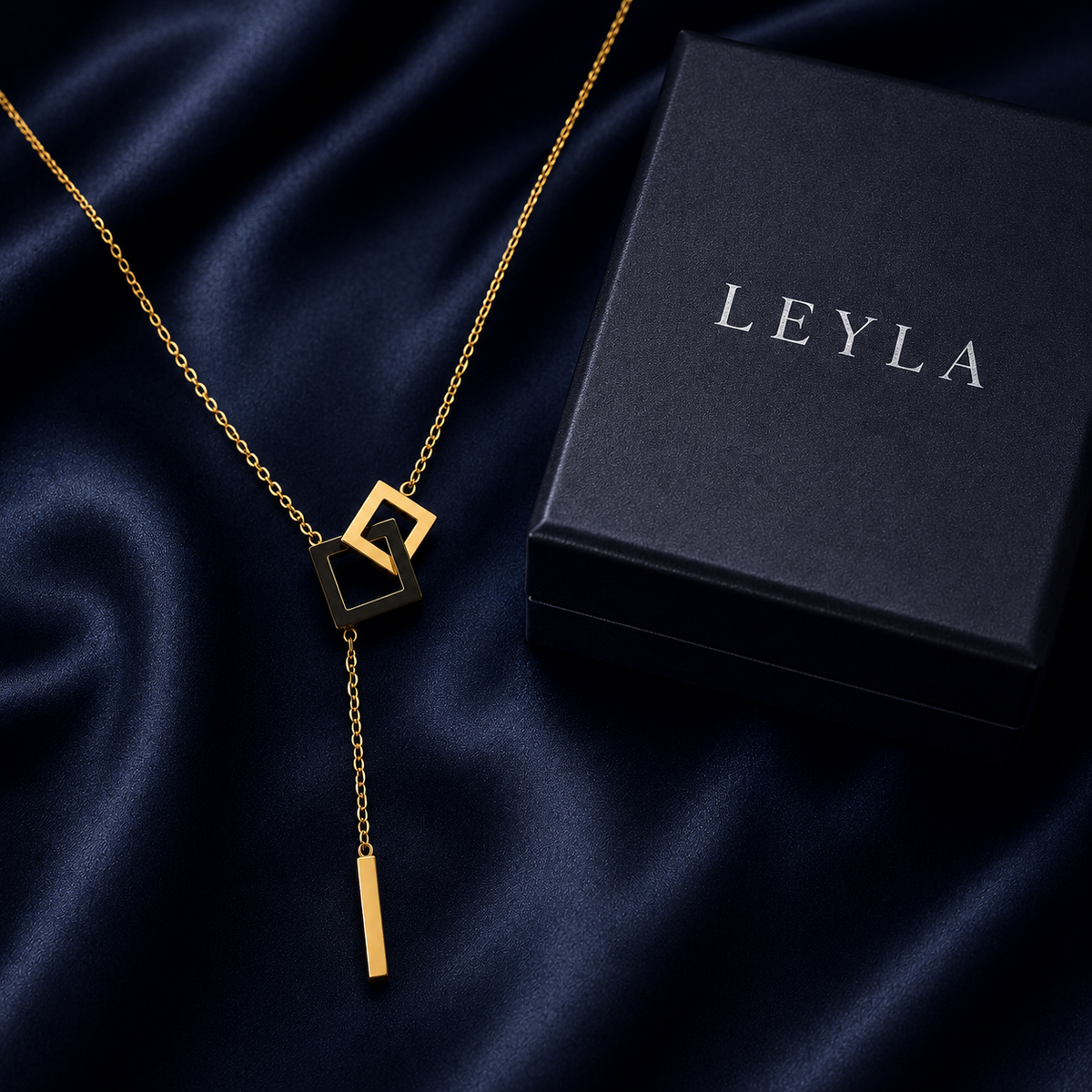 Collier carrés entrelacés doré