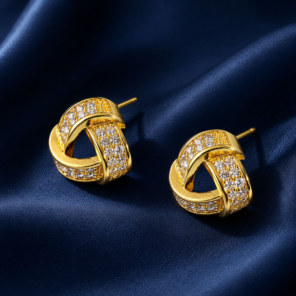Boucles d'oreilles nœud pavé doré