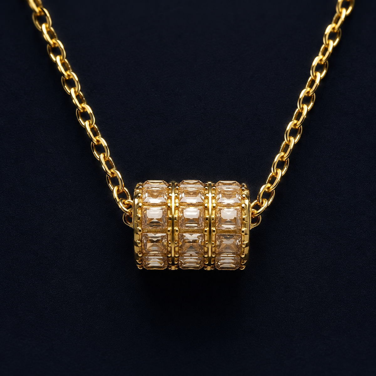 Collier pendentif anneau serti doré