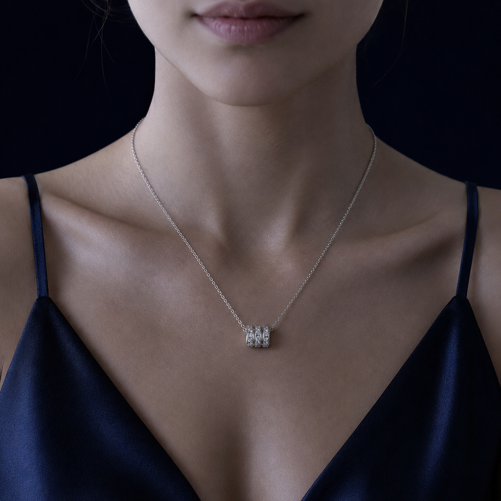 Collier pendentif anneau serti argenté