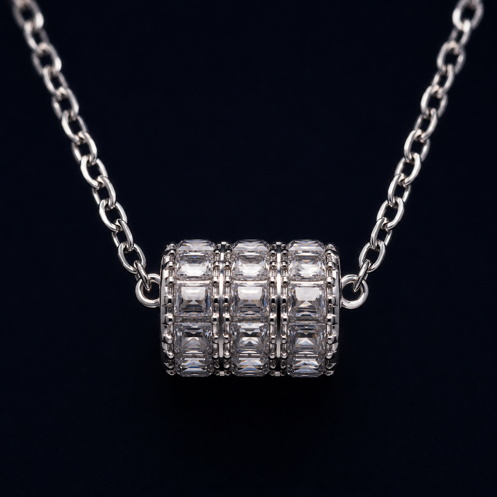Collier pendentif anneau serti argenté