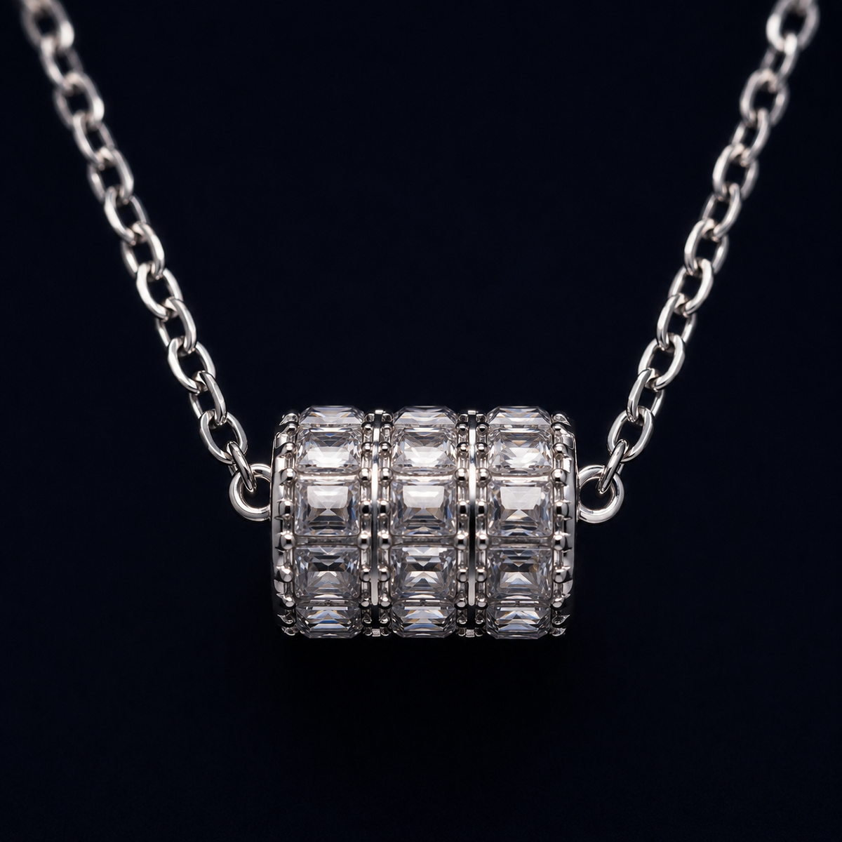 Collier pendentif anneau serti argenté