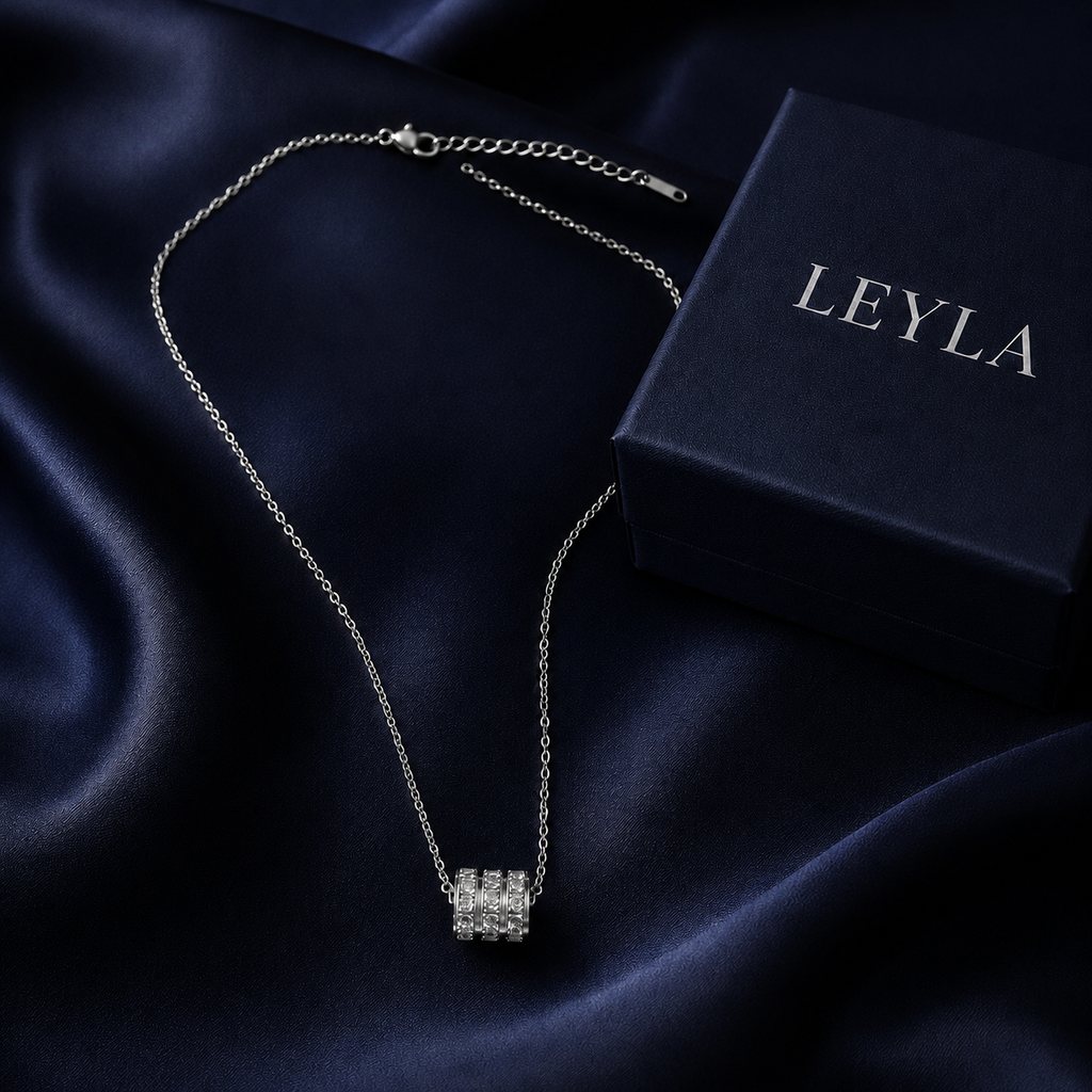 Collier pendentif anneau serti argenté