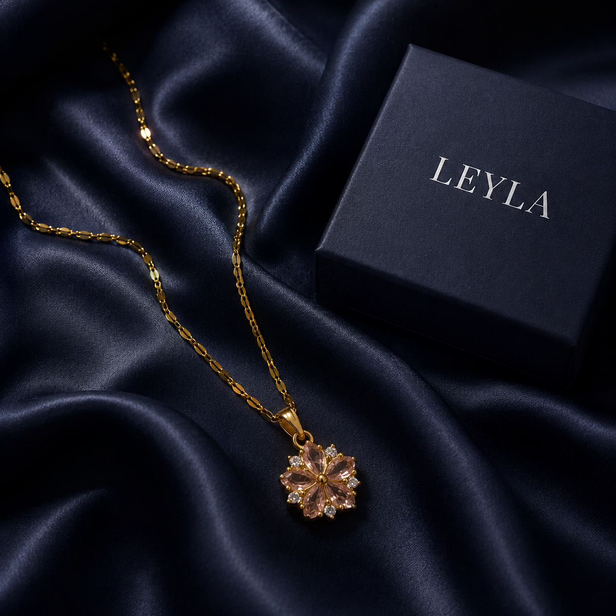 Collier fleur zircons roses doré